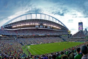 FIFA世界杯2026-虽败犹荣！莎拉波娃回归首秀燃爆尤文图斯主场，观众沸腾见证女王归来